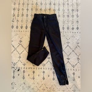 american eagle joggers